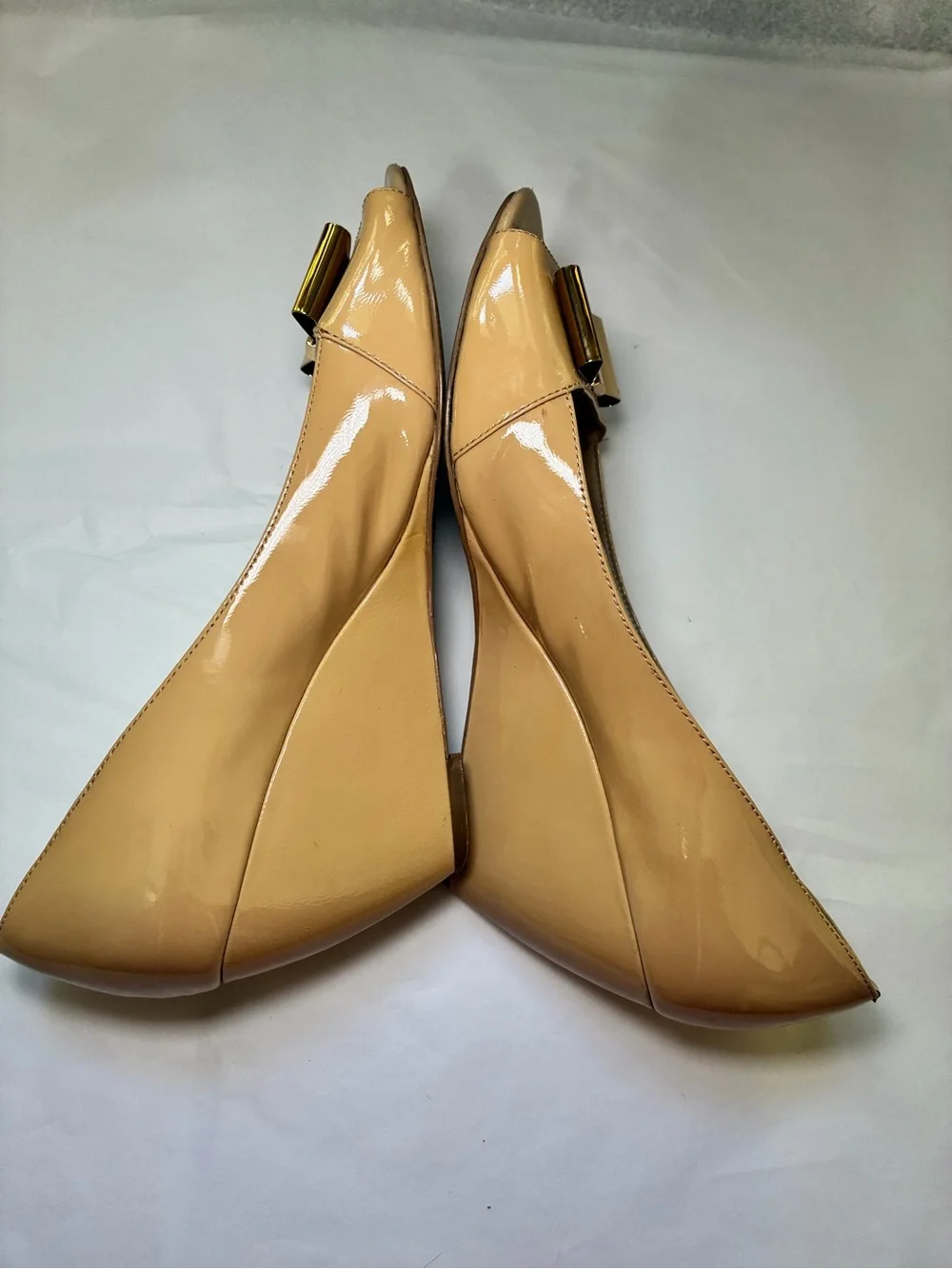 kate spade size 11 Two-Pair Bow-Accent Peep Toe wedge heels in Nude and Black